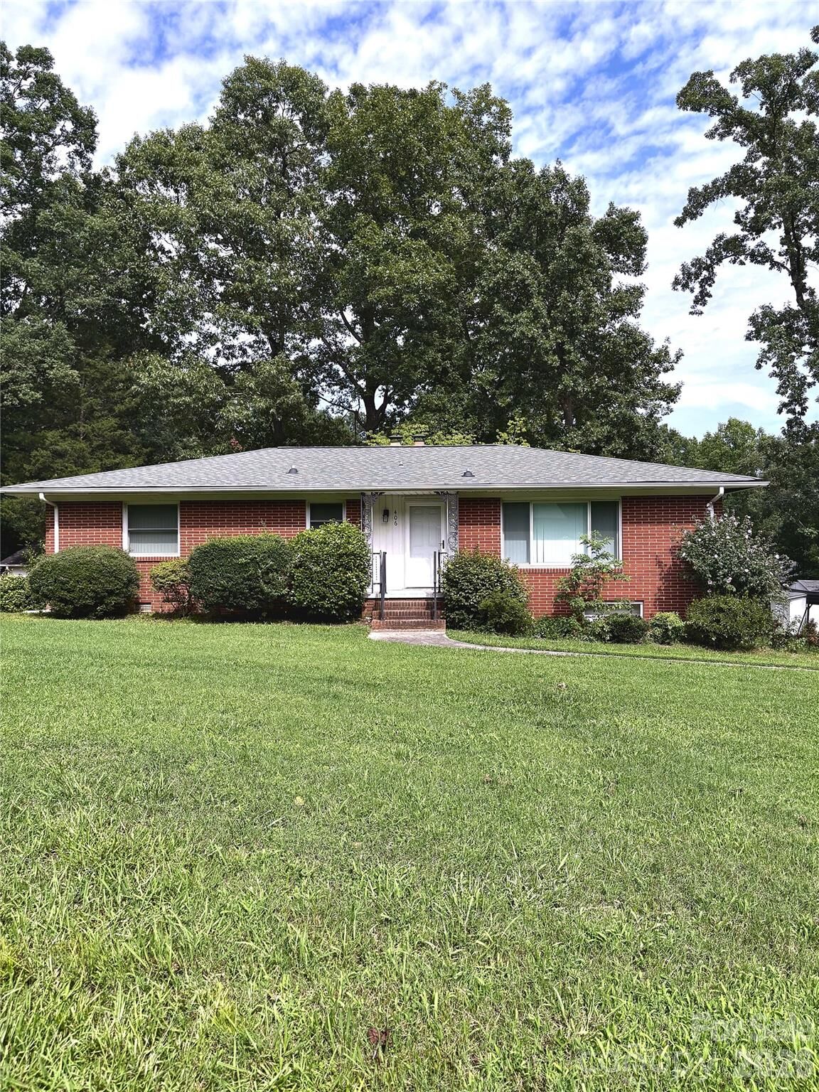 Property Photo:  406 Town Street  NC 28088 