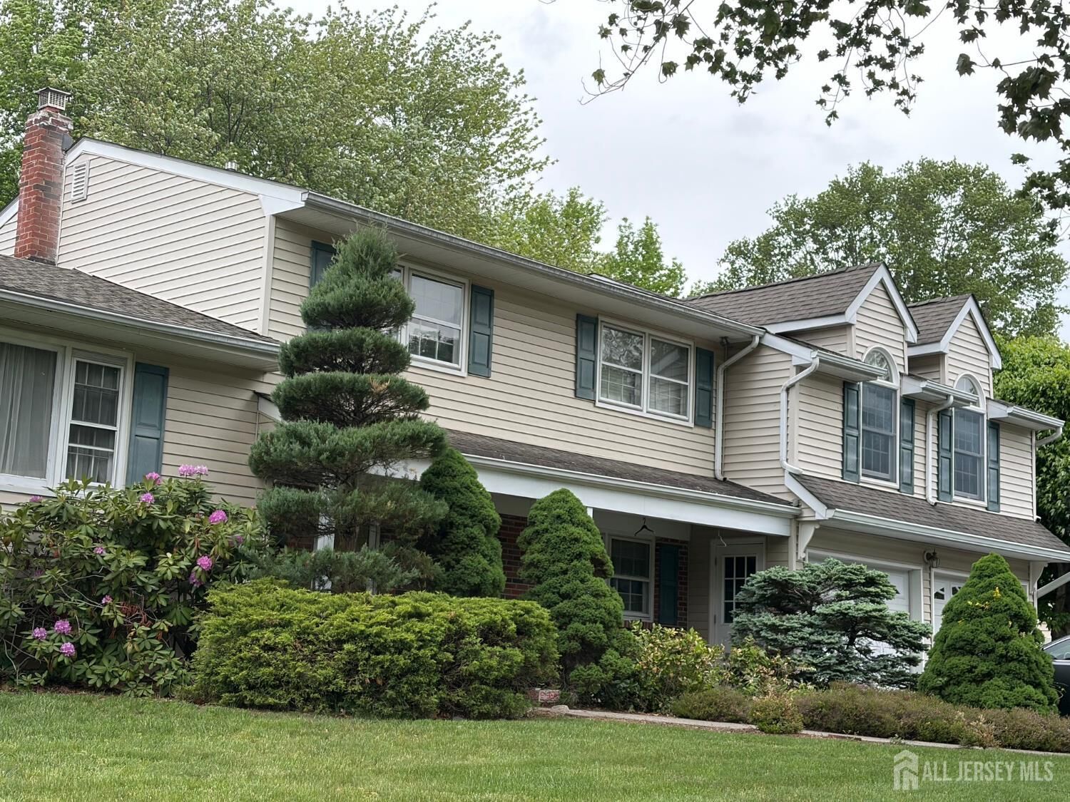 Property Photo:  19 Annette Drive  NJ 08820 