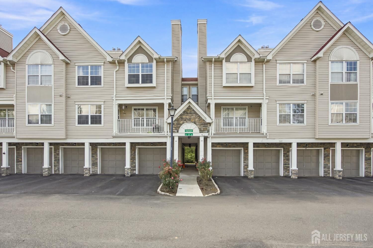 Property Photo:  17 Prestwick Way  NJ 08820 