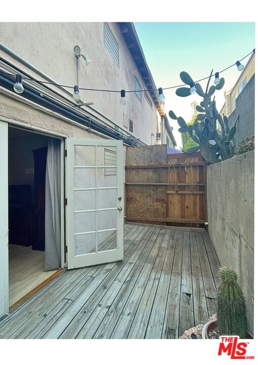 Property Photo: 1145 Larrabee St, Unit 3 CA 90069