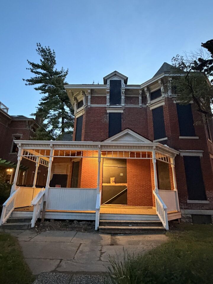 Property Photo:  955 S High Street  OH 43206 