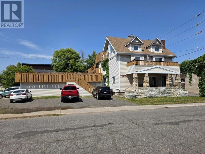 Property Photo:  711 Ridgeway Street E  ON P7E 5H3 