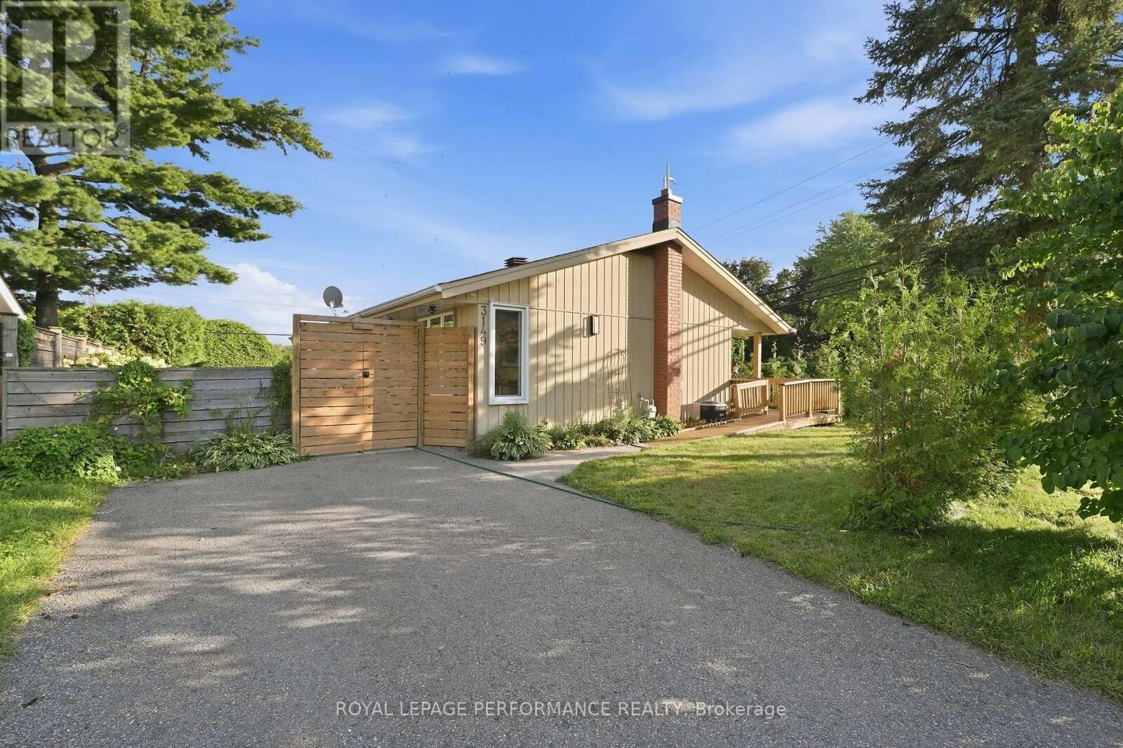 Property Photo:  3149 Southmore Drive East  ON K1V 6Z6 