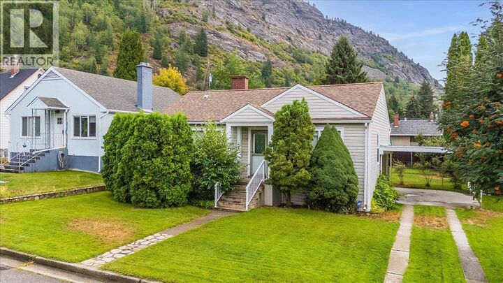Property Photo: 306 Sylvia Crescent BC V1R 1A5