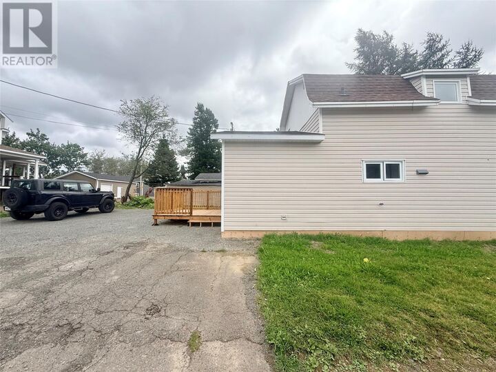 Property Photo:  2 Eighteenth Avenue  NL A2B 1A2 