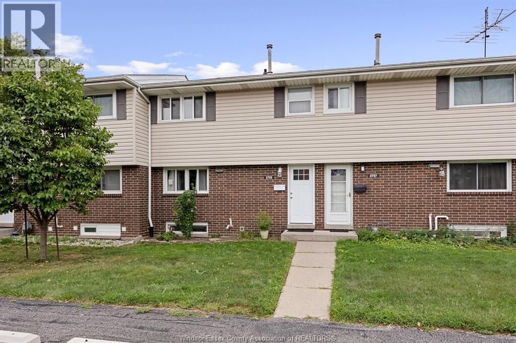Property Photo:  2755 Meadowbrook 11  ON N8T 2Y6 