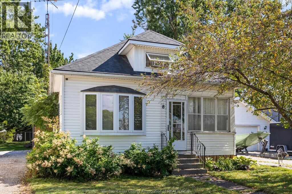 Property Photo: 8 Young Street ON N0P 2L0