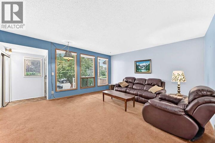 Property Photo:  4008 46 Street Southwest  AB T3E 6P3 