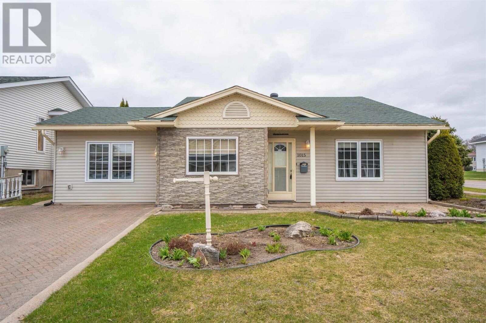 Property Photo: 1015 Lake St ON P6B 6B5
