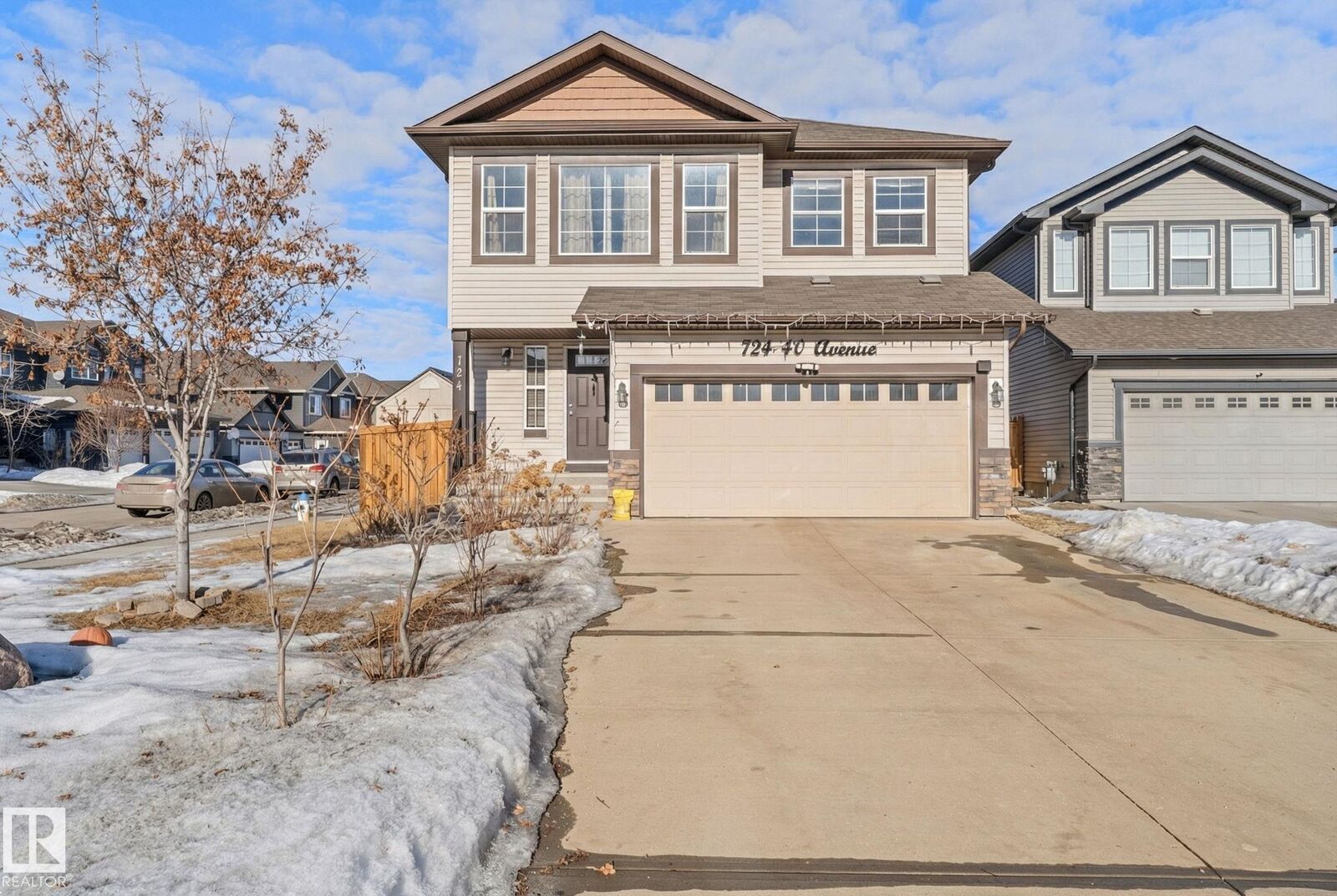 Property Photo:  724 40 Avenue NW  AB T6T 0T3 