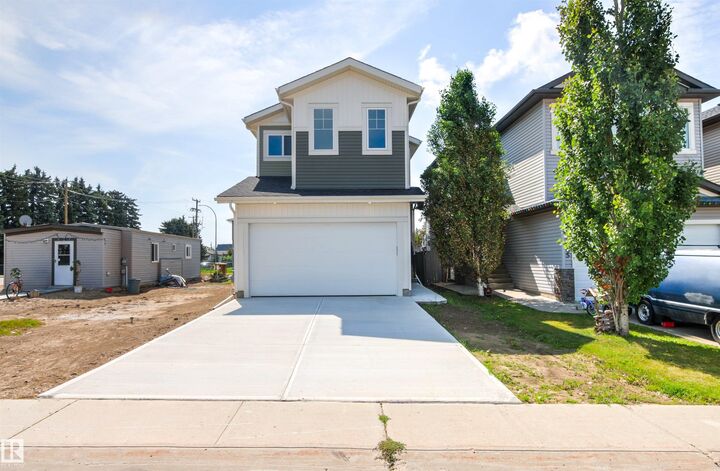 Property Photo:  5003 53 Avenue  AB T0C 0V0 