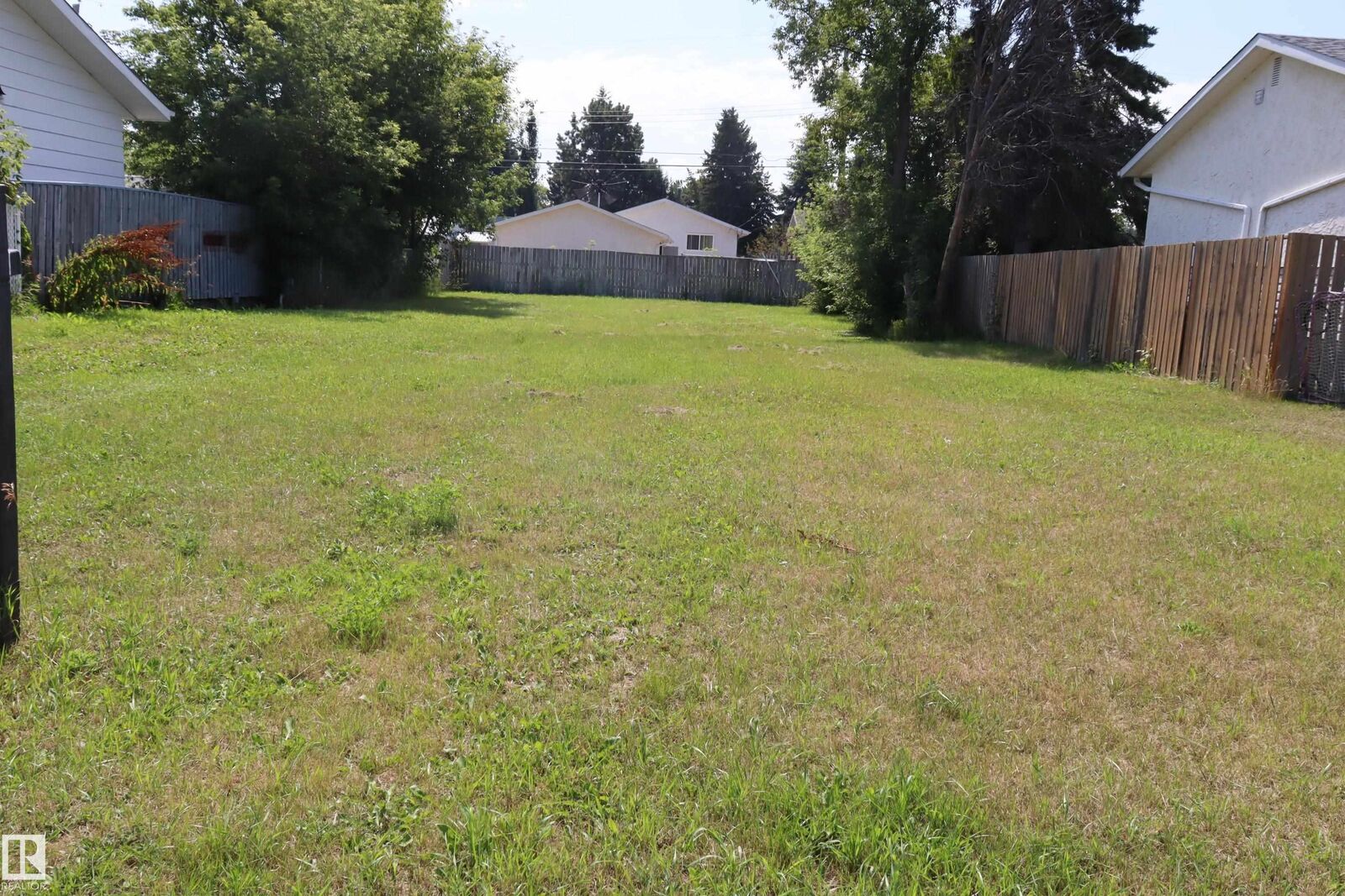 Property Photo:  5402 51 Ave  AB T9A 0V9 