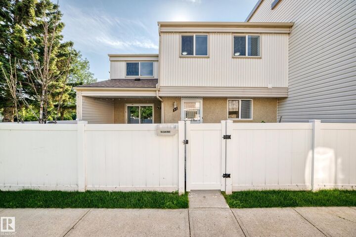 Property Photo:  54 Woodvale Village NW  AB T6L 1W4 