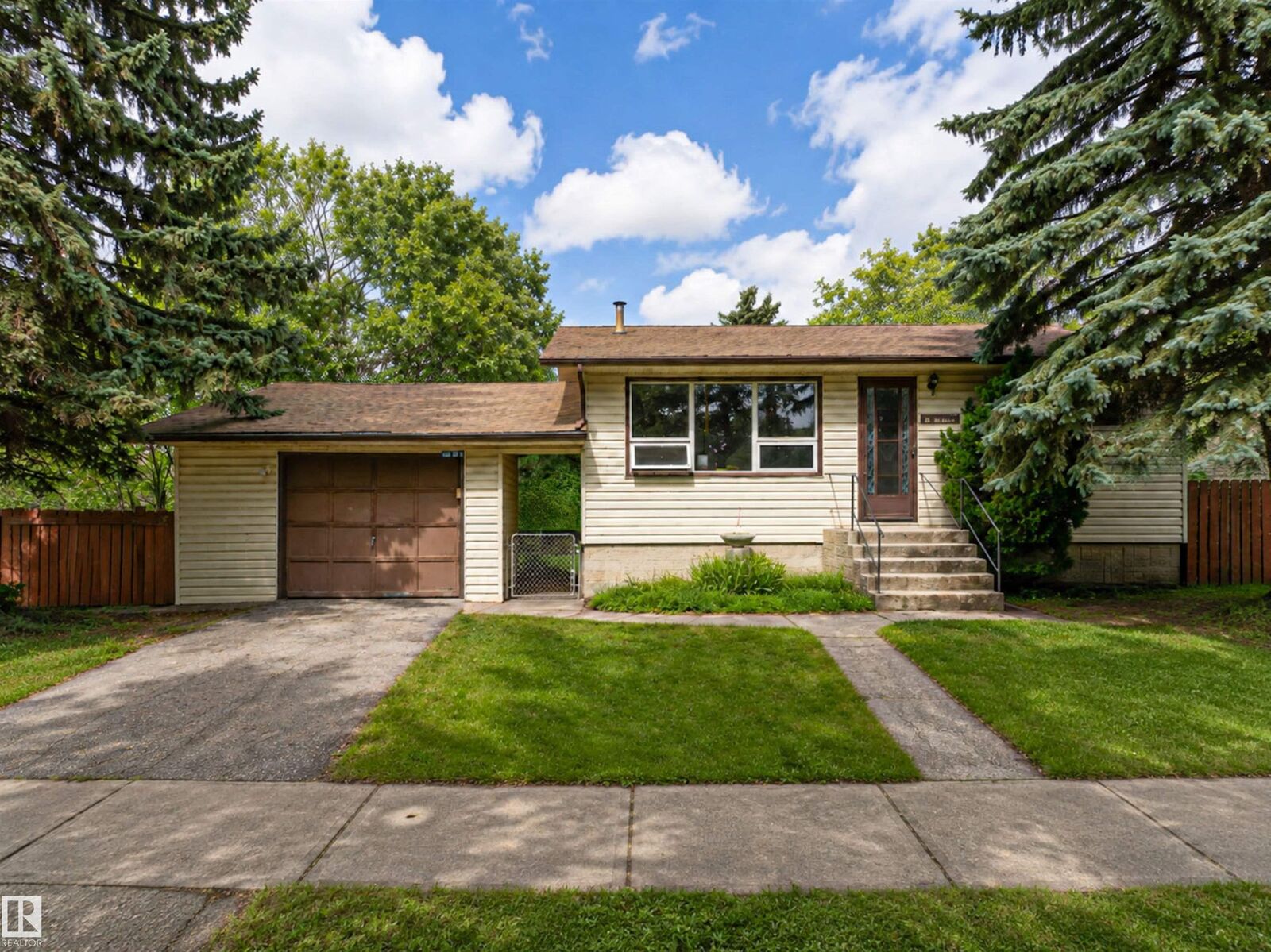Property Photo:  4906 50 Avenue  AB T0B 2R0 