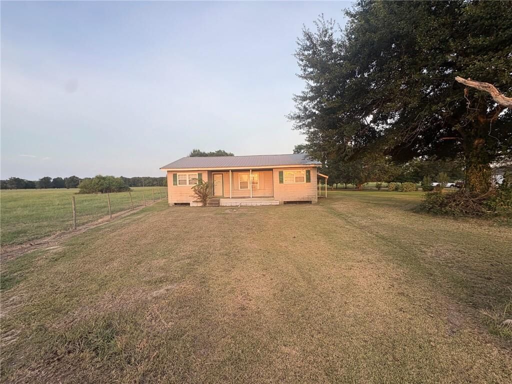 Property Photo: 1576 Hwy 1192 Highway LA 71351