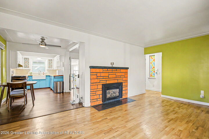 Property Photo:  1424 Poxson Avenue  MI 48910 