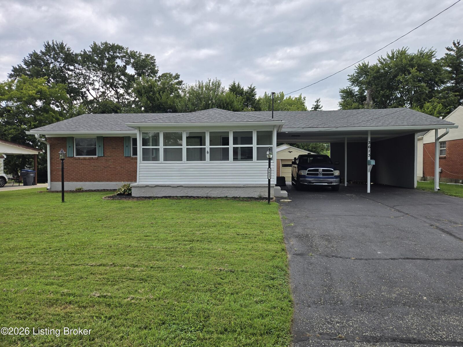 Property Photo: 3613 Freedom Way KY 40229