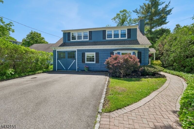 Property Photo: 150 W End Pl NJ 07016