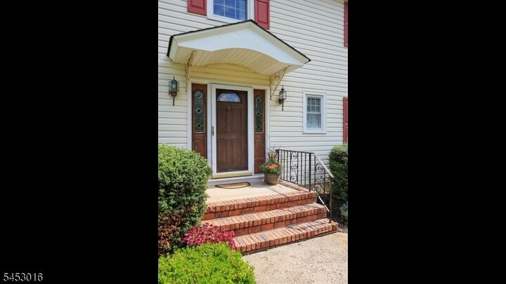 Property Photo:  10 Canterbury Pl  NJ 07016 