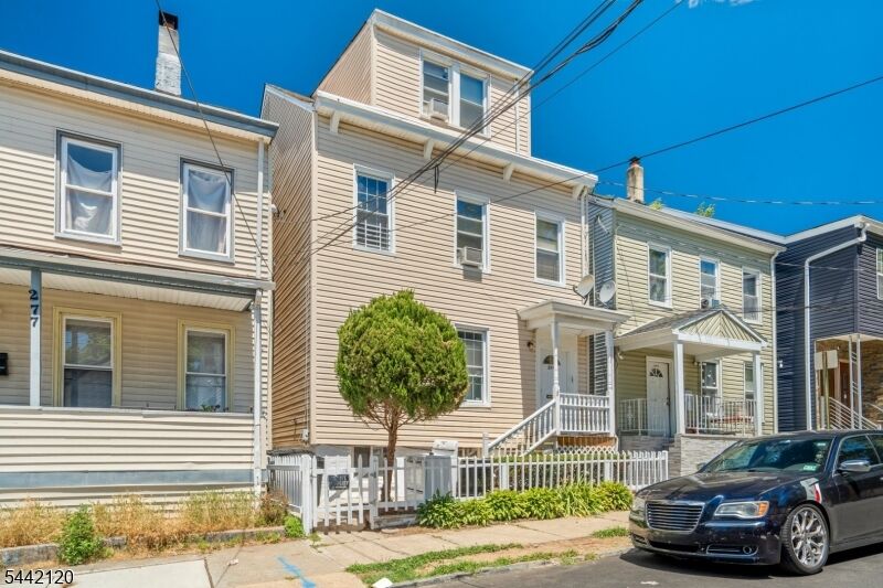 Property Photo:  279 N 4th St  NJ 07522 