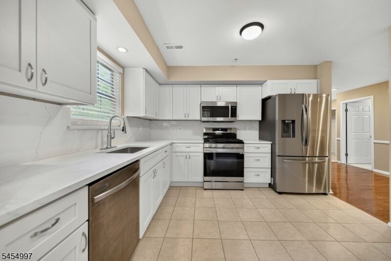 Property Photo:  4 Springholm Drive Ondo  NJ 07922 