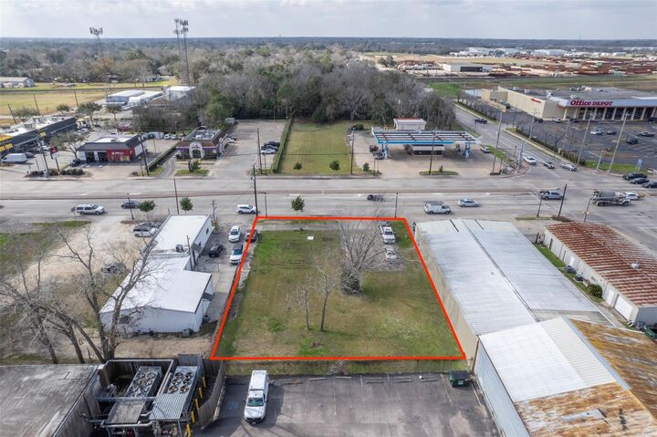 Property Photo: 2107 N Main Street TX 77581