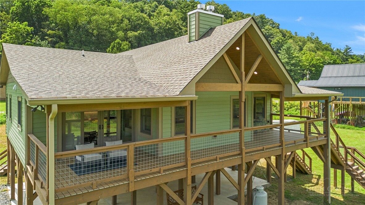 Property Photo:  7121 Railroad Grade Road  NC 28684 