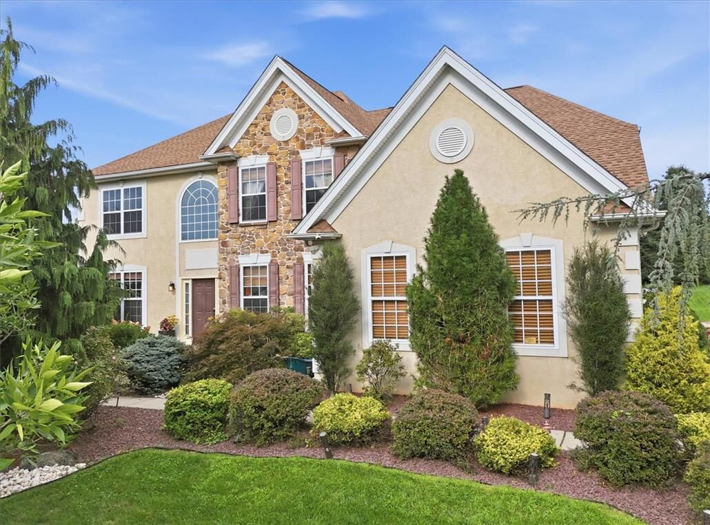 Property Photo: 18 Creek Court PA 18040