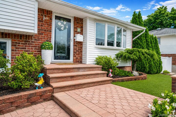Property Photo:  5 Gardenia Drive  NY 11725 