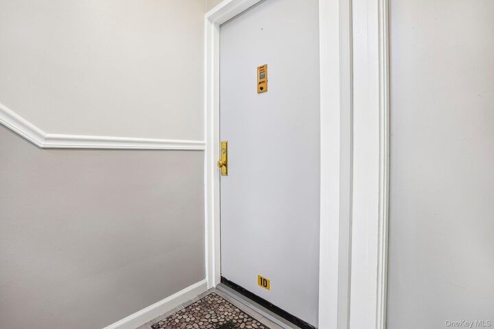 Property Photo:  8 Dehaven Drive 1D  NY 10703 