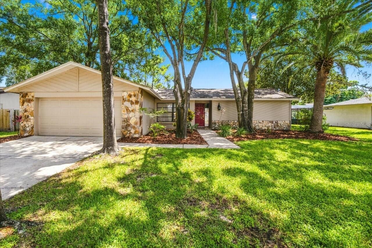 Property Photo:  14105 Knottingsley Place  FL 33624 