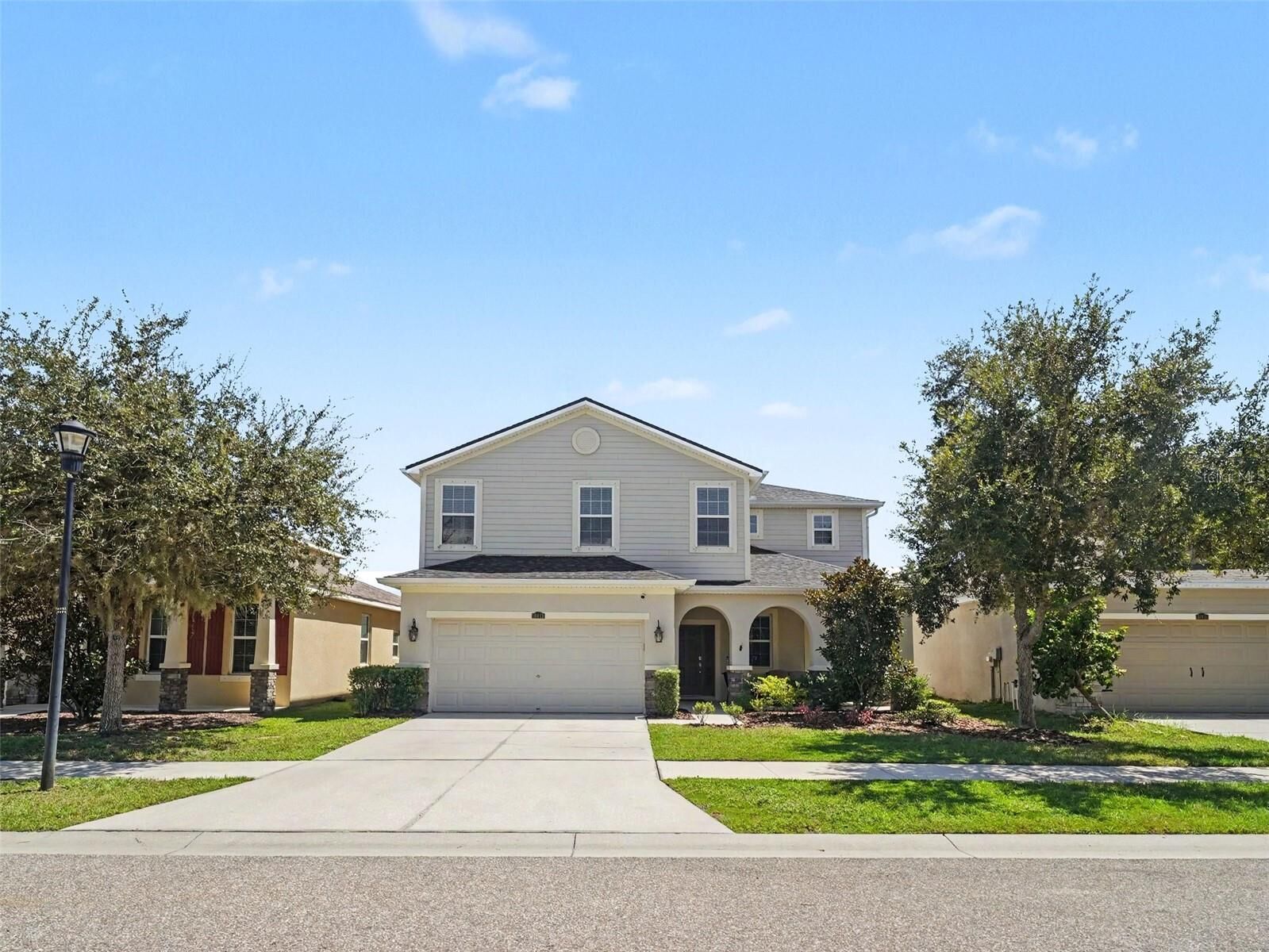 Property Photo:  10413 Avian Forrest Drive  FL 33578 