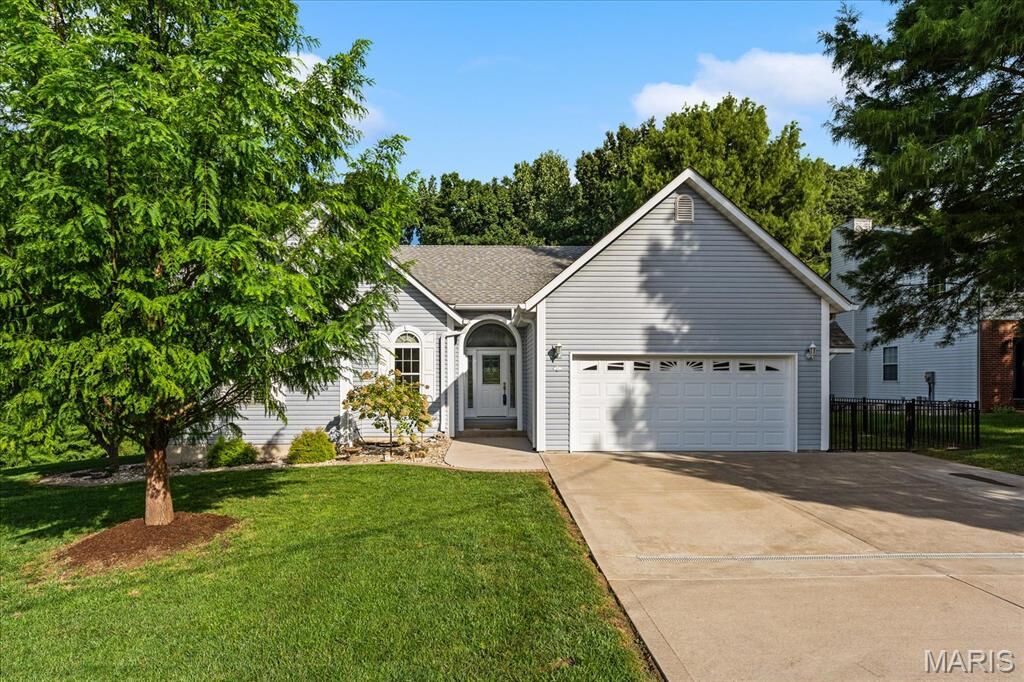 Property Photo: 841 E Lake Drive IL 62025
