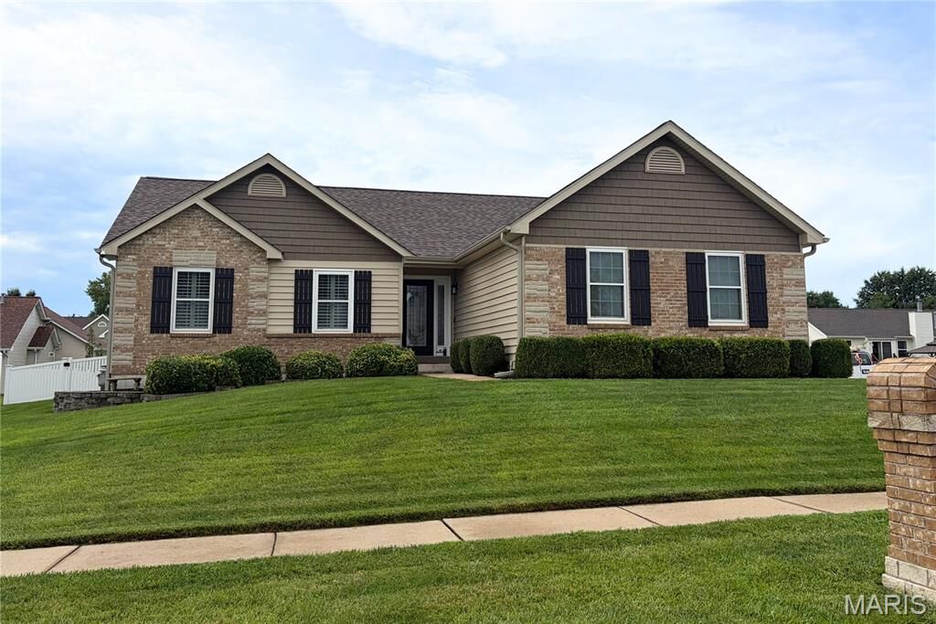 Property Photo: 41 Old Yorktown Court MO 63385
