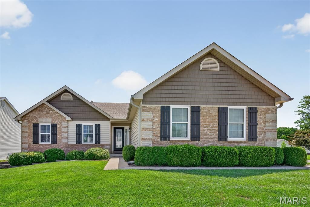 Property Photo: 41 Old Yorktown Court MO 63385
