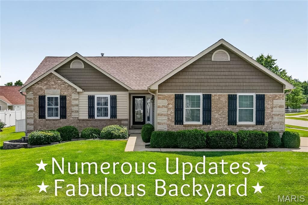 Property Photo: 41 Old Yorktown Court MO 63385
