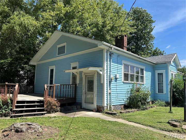 Property Photo:  1003 N Walnut Street  IL 62056 
