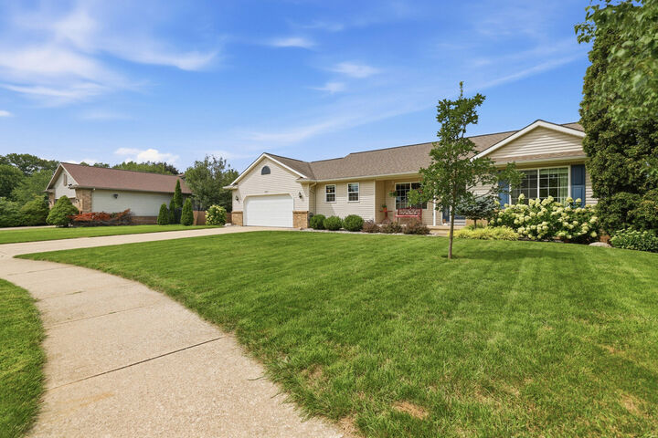 Property Photo: 2913 Belle Meadow Drive SW MI 49315