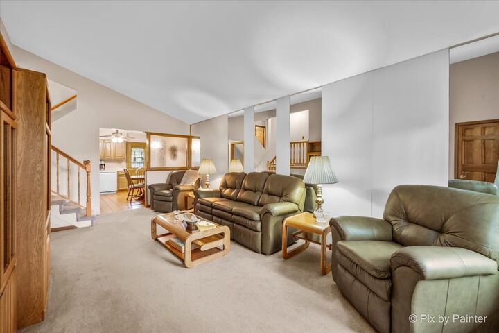 Property Photo:  24 W Devon Avenue  IL 60172 