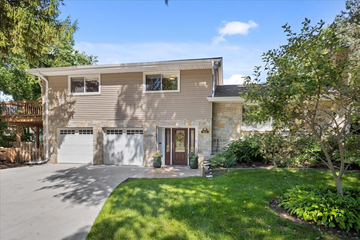 Property Photo:  803 Pine Street  IL 60015 