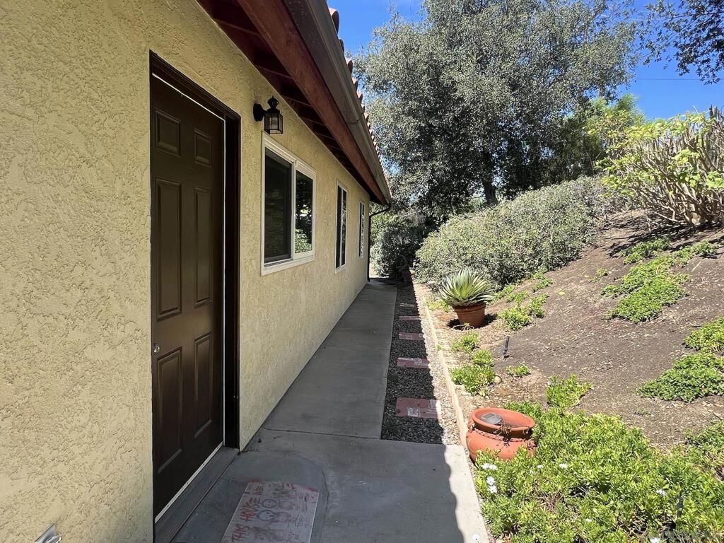 Property Photo:  