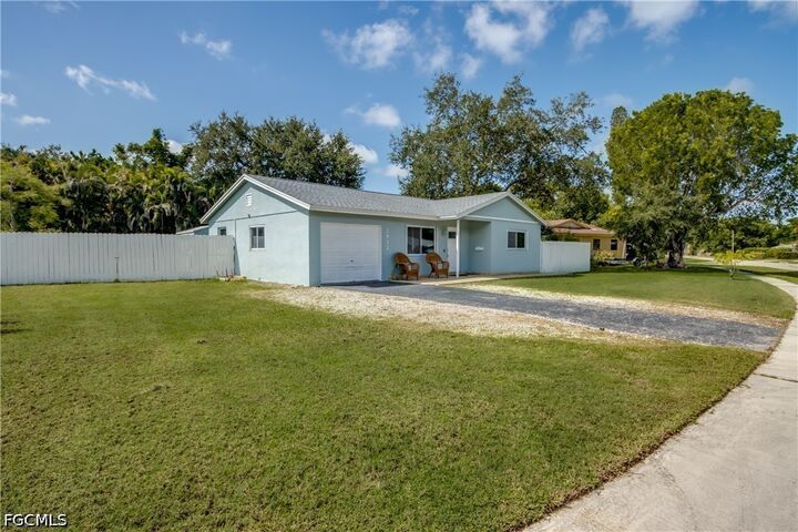 Property Photo:  2912 Poinciana Drive  FL 34105 