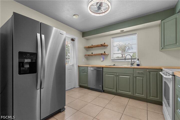 Property Photo:  2231 Gorham Avenue  FL 33907 