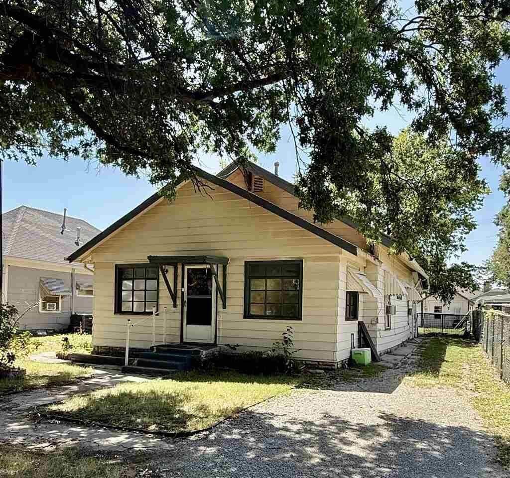 Property Photo:  621 W Padon Avenue  OK 74631 