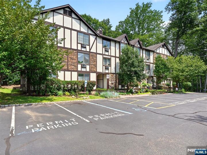 Property Photo:  1510 Faulkner Court  NJ 07430 
