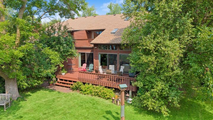 Property Photo:  225 Peninsula Road  MN 55441 