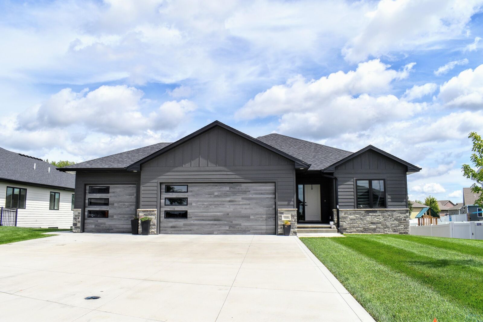 Property Photo: 188 N Canterbury SD 57049
