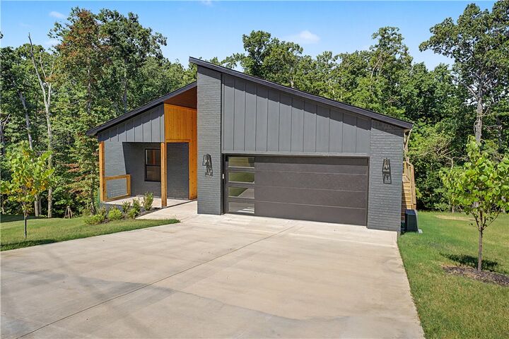 Property Photo:  19 Dumfries Lane  AR 72715 