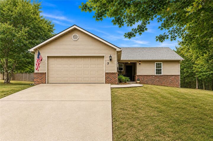 Property Photo:  7 Blythe Circle  AR 72714 
