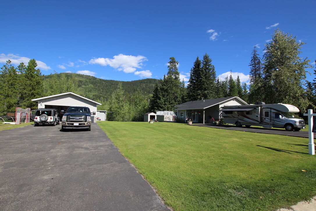 Property Photo: 40/48 Kinuseo Place BC V0C 2W0